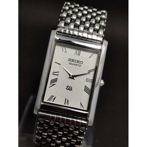 Vintage Style Seiko Quartz Mens Silver Watch & White accents W/ Metal Strap - Picture 6 of 7